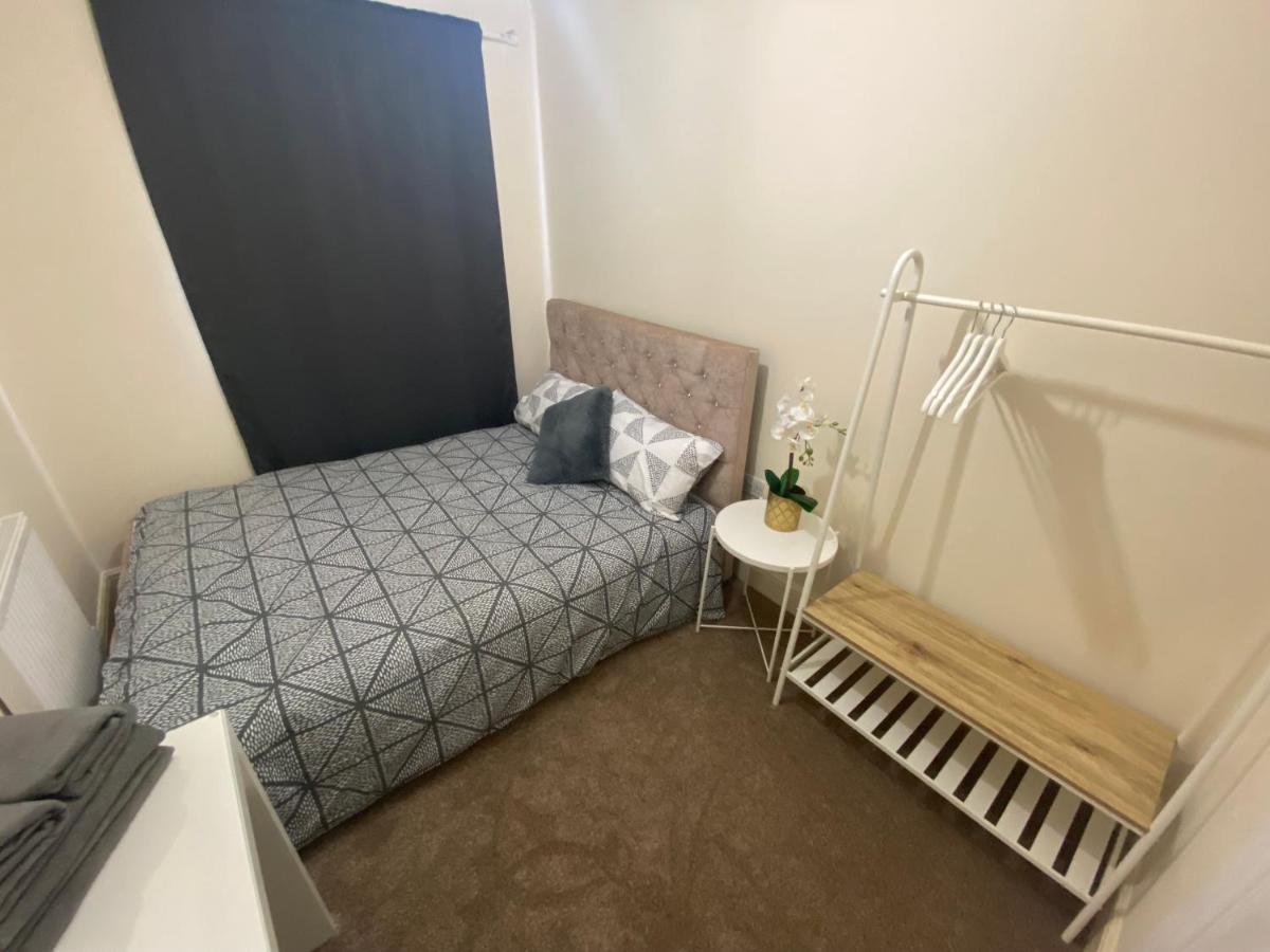 Private House With Free Park For Group Near Wembley Station Londres Exterior foto