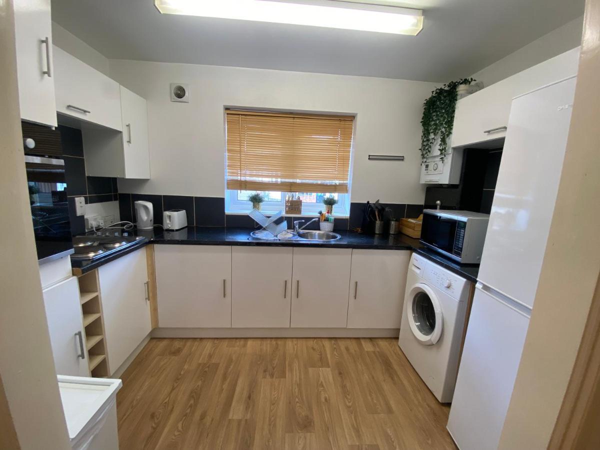 Private House With Free Park For Group Near Wembley Station Londres Exterior foto